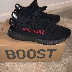 Yeezy sneaker slightly worn. Size 10